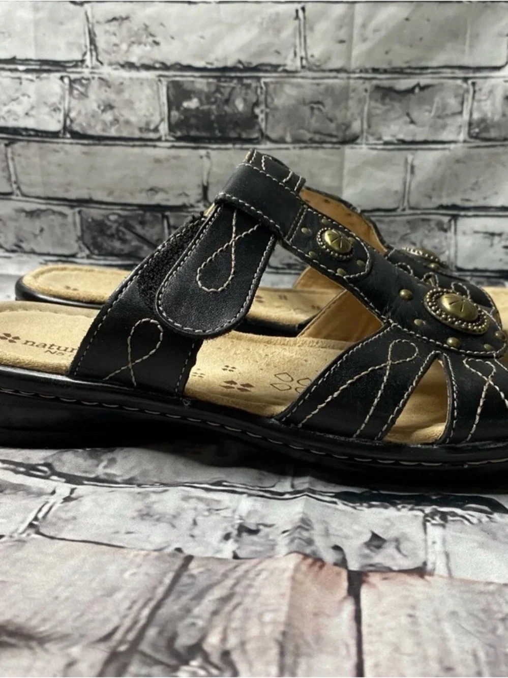 Naturalizer Journie N5 Comfort Sandal Womens Size 9M Black Brass Gromets Detail